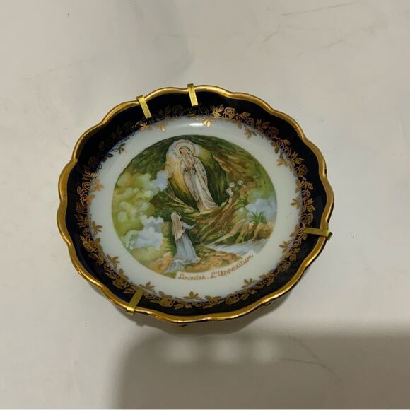 LIMOGES FRANCE  MINIATURE DOLLHOUSE PLATE & Stand Mary Lourdes Souvenir 4” A13 - Picture 6 of 6